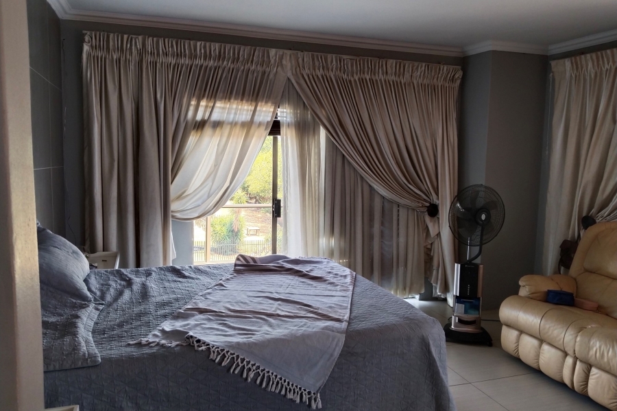 5 Bedroom Property for Sale in Birdwood Estate North West